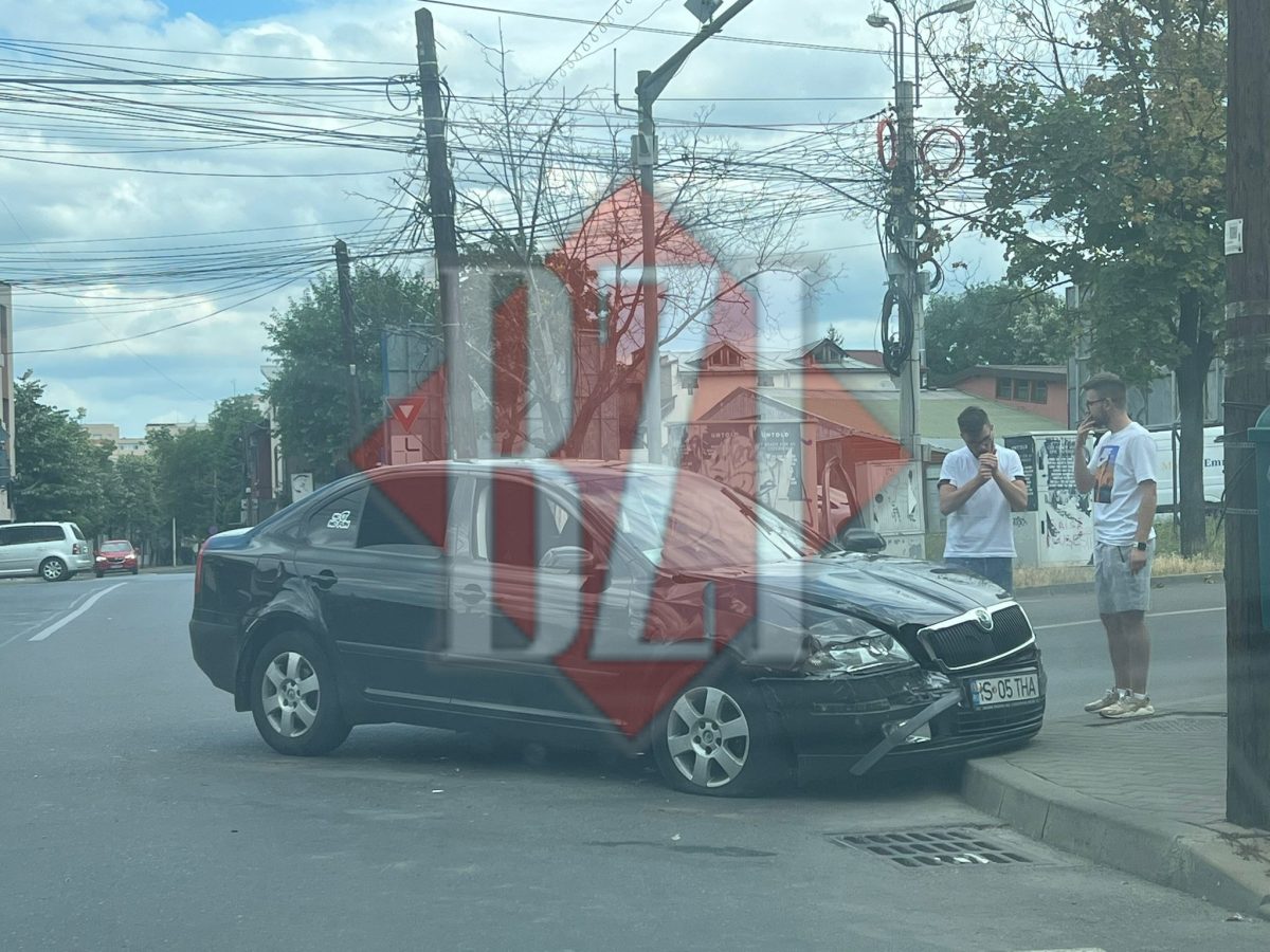 Accident rutier la intersectia străzilor Săulescu și Petru Movilă – EXCLUSIV, FOTO