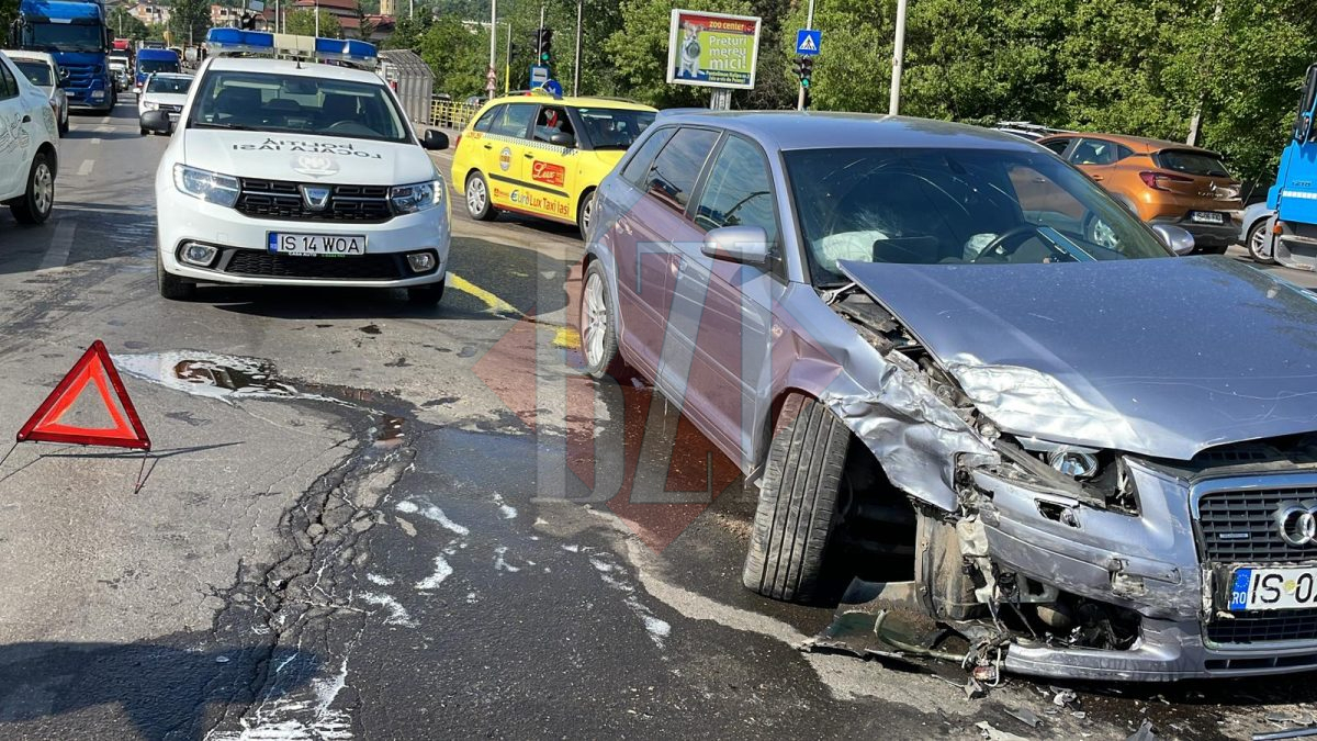 Accident rutier în municipiul Iași unde două autoturisme au intrat în coliziune – EXCLUSIV/FOTO