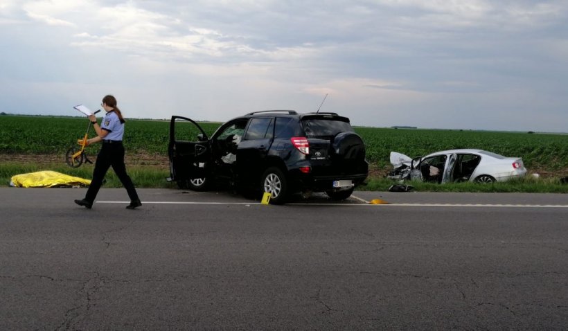 Un bărbat şi un copil de un an au murit pe loc, iar alţi patru oameni au fost răniţi, după un accident pe DN 2 în Buzău