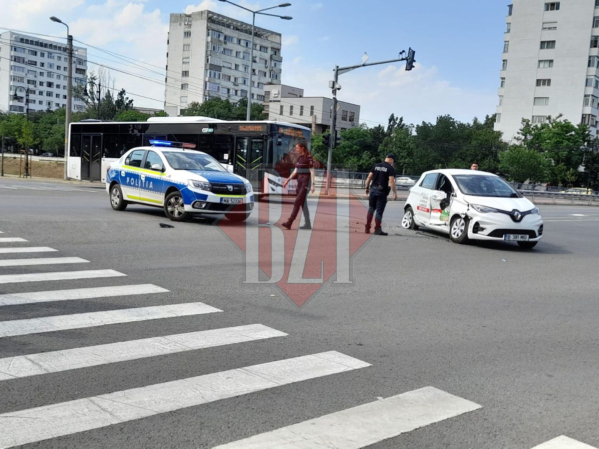 Accident rutier în municipiul Iaşi. Două autoturisme au intrat în coliziune – EXCLUSIV, FOTO