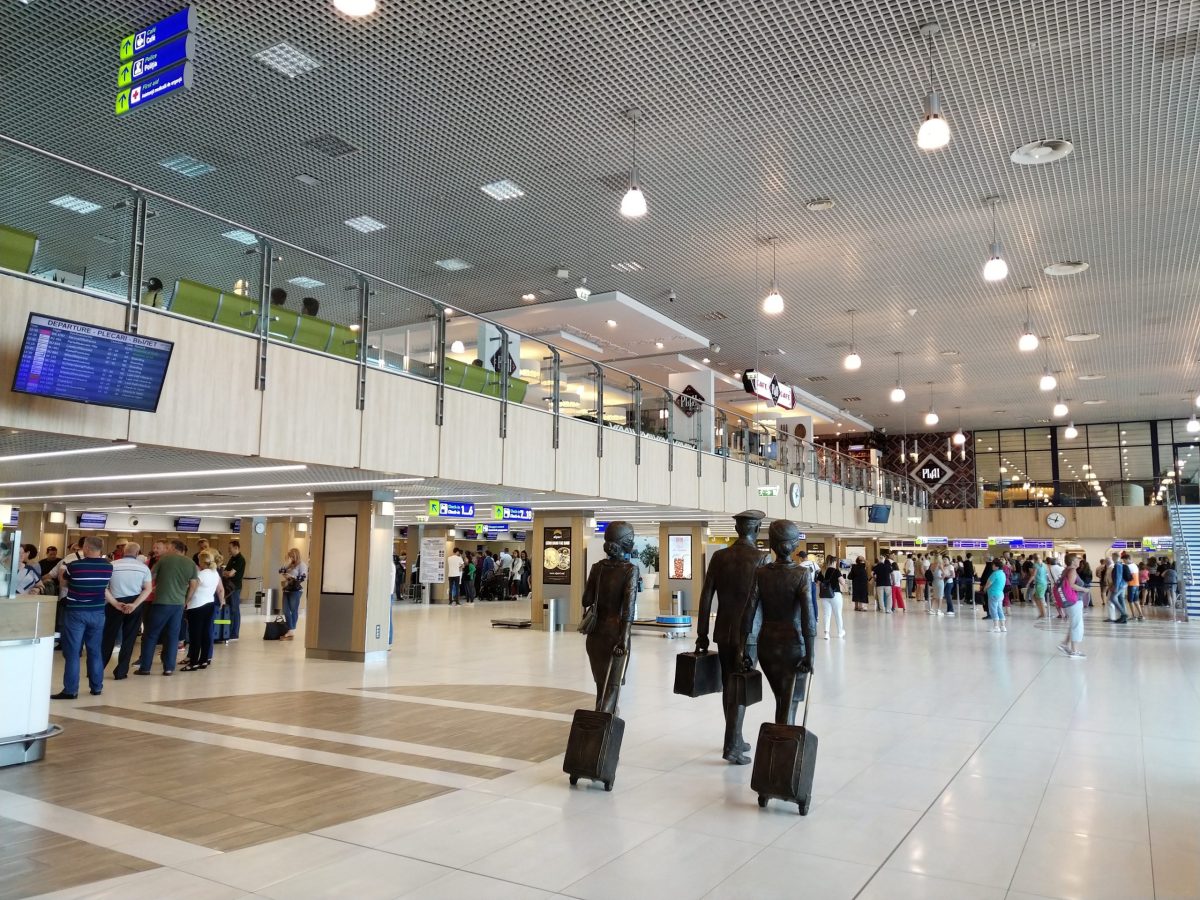 Cum obțineți banii înapoi pentru un zbor anulat. Situațiile în care firma oferă mâncare, apă, cazare și transport