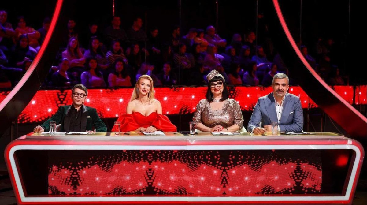 Andreea Bălan, înlocuită de Mihai Petre în juriul „Te cunosc de undeva”. Vedeta blondină a plecat la America Express