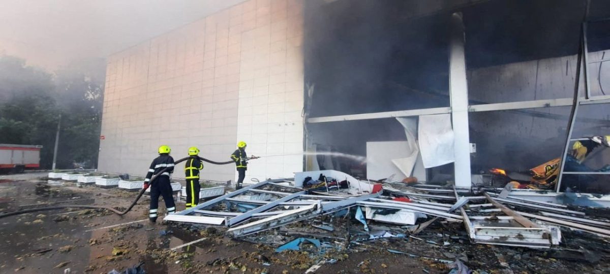 Rusia a atacat un mall din Ucraina în care se aflau o mie de civili – FOTO, VIDEO