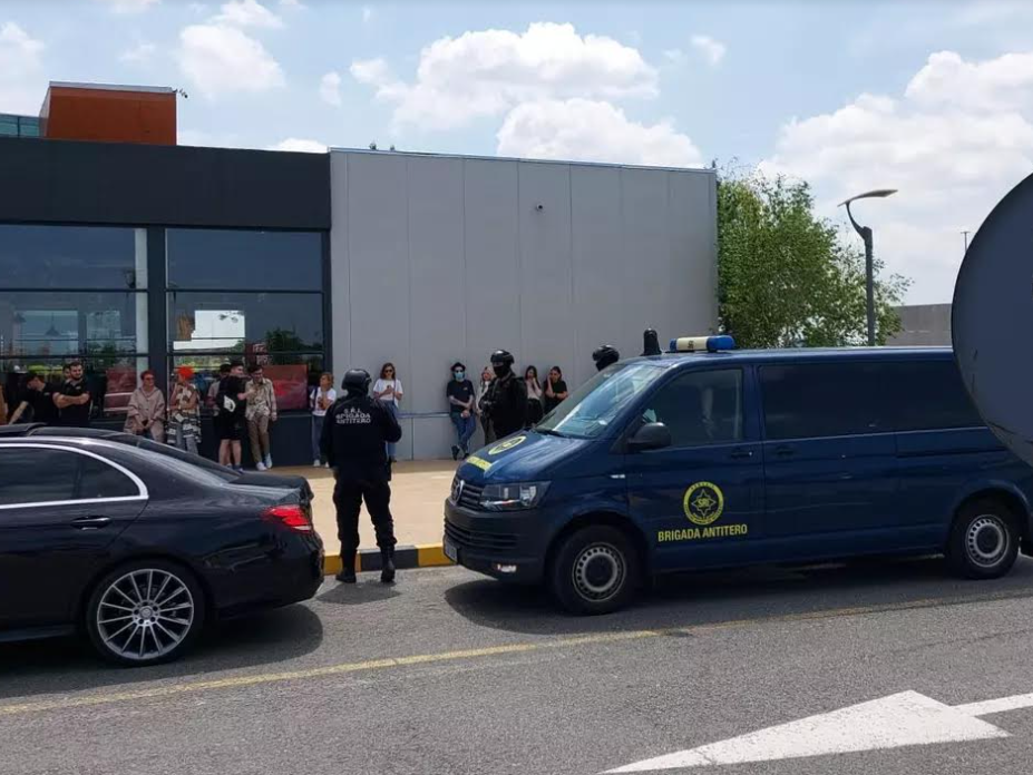 Alertă cu bombă la Mall Băneasa! Toți oamenii din complex au fost evacuați de urgență