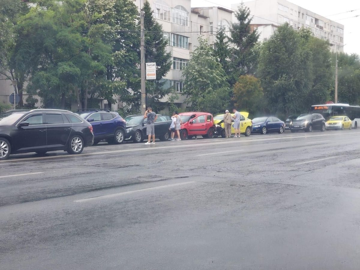 Carambol în municiupiul Iași! Mai multe echipaje de poliție intervin la fața locului – EXCLUSIV