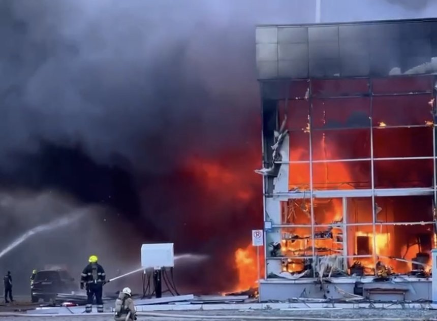 Imagini video din momentul impactului rachetei ruseşti X-22 asupra centrului comercial din Kremenciuk – VIDEO