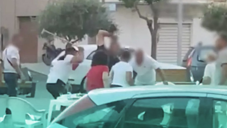 Lângă o biserică din Italia mai mulți români și bulgari s-au tăiat cu sticle sparte 