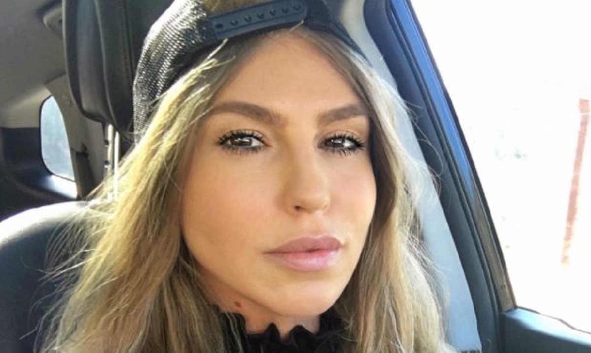 Corina Bud, în ipostaze provocatoare pe Instagram. Ce spune frumoasa artistă despre operațiile estetice