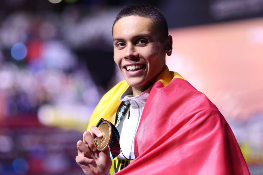 David Popovici, dublu campion mondial la natație, a ajuns în România