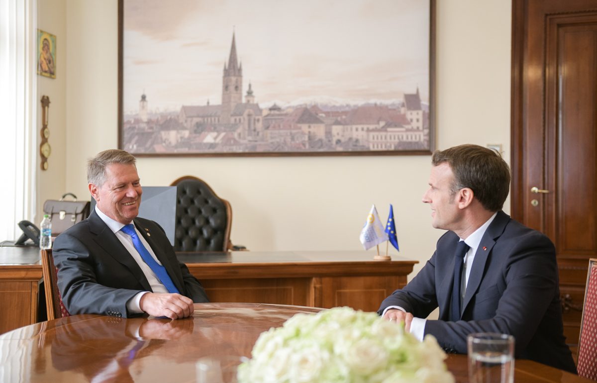 Emmanuel Macron este așteptat mâine în România