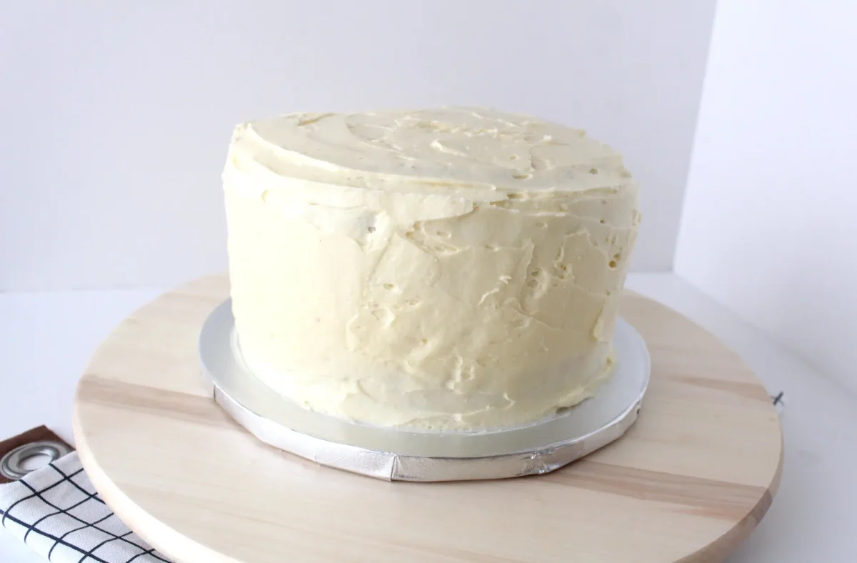 Glazură de ciocolată albă. Cum să obții un desert perfect pentru o ocazie specială
