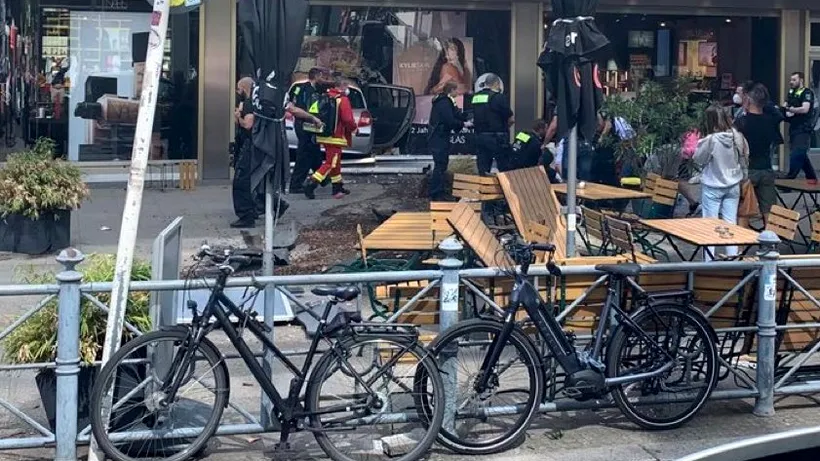 La Berlin, o mașină a intrat în mulțime. Cel puțin 30 de persoane rănite și una decedată