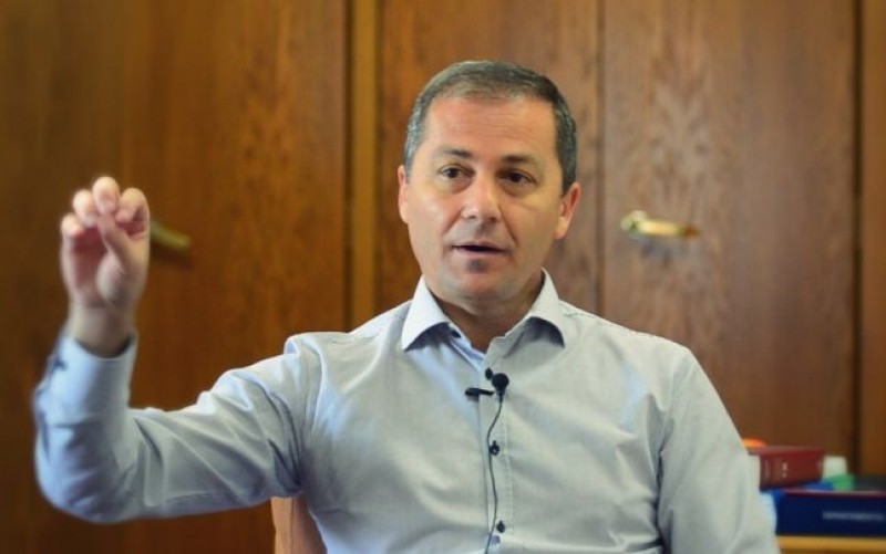 Milioane de români au fost interceptați, de SRI, ilegal, susține fostul judecător al CCR, Daniel Morar