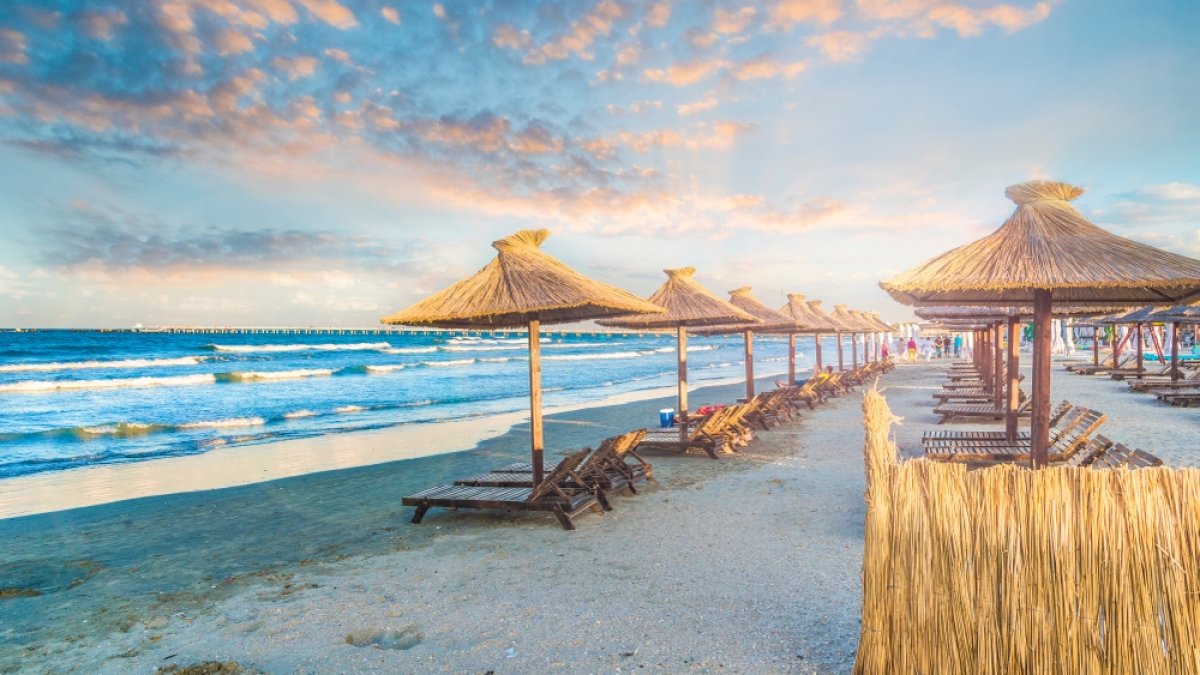 Atmosferă grecească pe litoralul românesc. Cât costă o cameră la o pensiune cu specific mediteranean