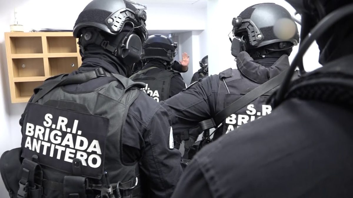 Poliţia Română, în alertă, după un mesaj care anunța că luptătorii ucrainieni vor să dărâme un spital