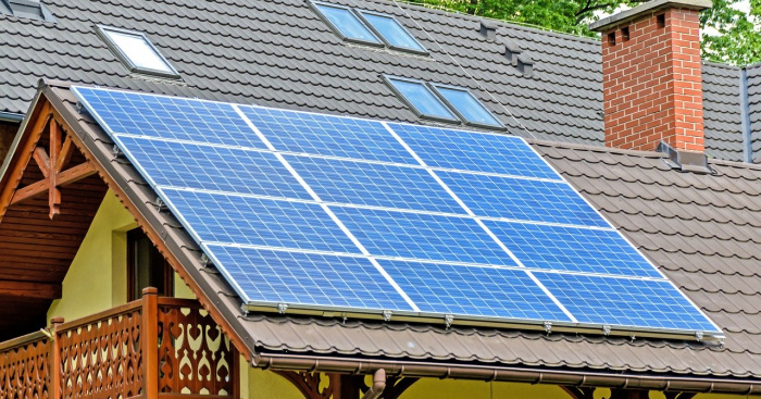 Câţi bani se dau de la stat pentru dosarul de panouri fotovoltaice? Cum poţi participa şi tu la programul „Casa Verde”