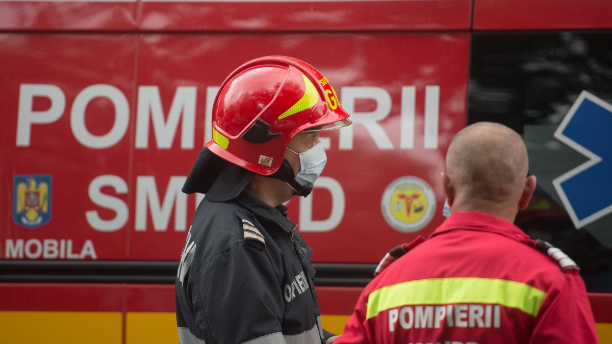 Incendiu pe o stradă din municipiul Iaşi. Pompierii se deplasează la faţa locului – EXCLUSIV