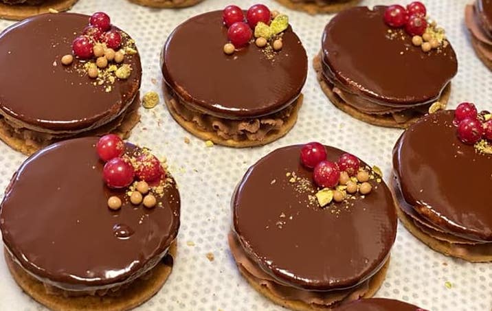 Rețete tradiționale de prăjituri delicioase din Ardeal – Islere cu nucă și Gomboți cu prune