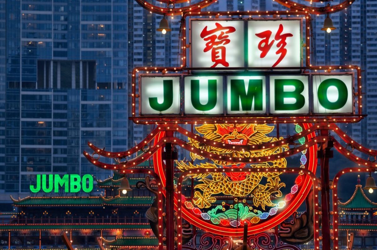Faimosul restaurant plutitor Jumbo din Hong Kong s-a scufundat