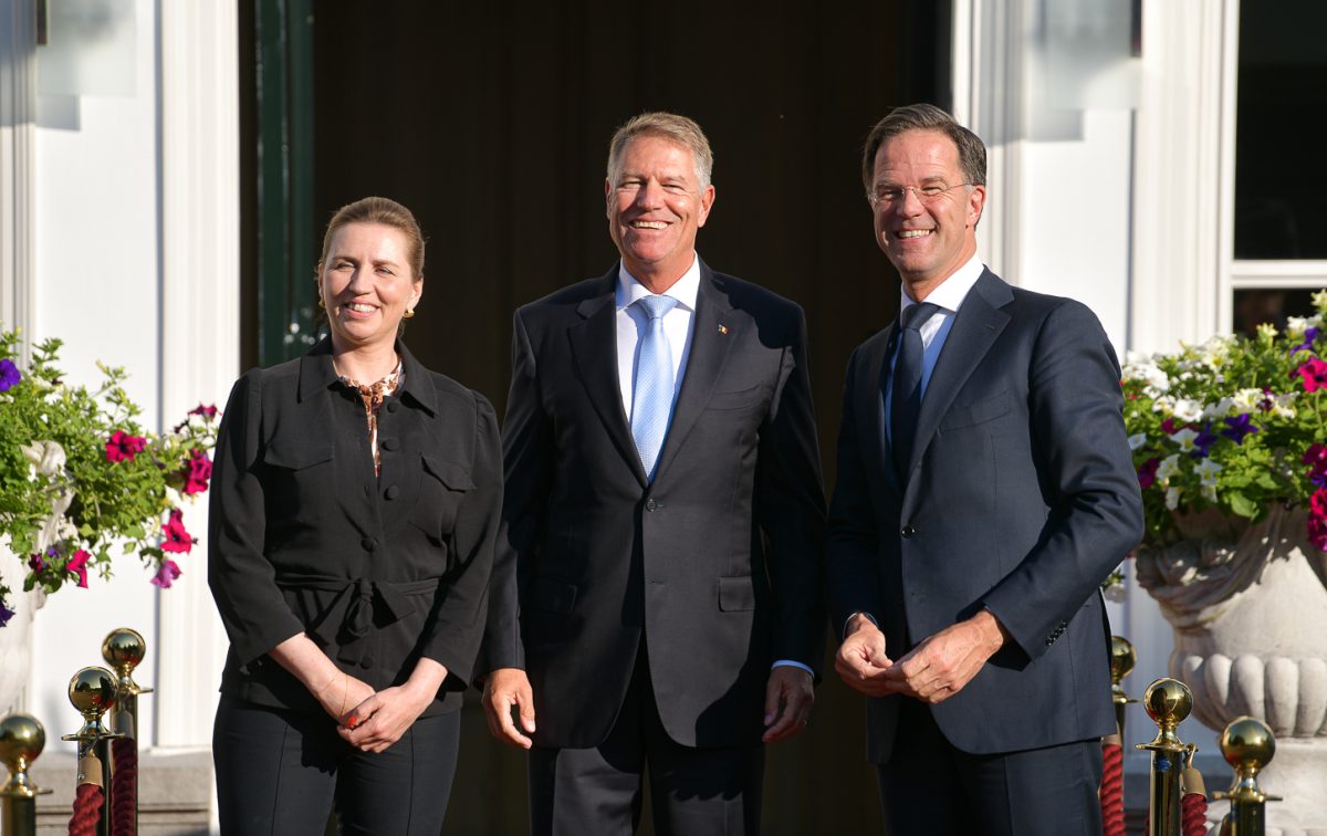 Klaus Iohannis, prezent la o reuniune NATO în format restrâns: „Vom apăra fiecare centimetru de teritoriu aliat”