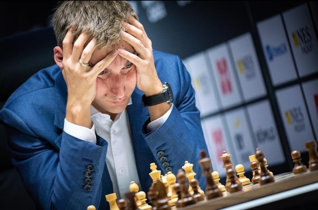Maestrul la șah, Serghei Karjakin, a fost premiat de Vladimir Putin, după ce Federația Internațională de Șah l-a suspendat pentru că a susținut invadarea Ucrainei