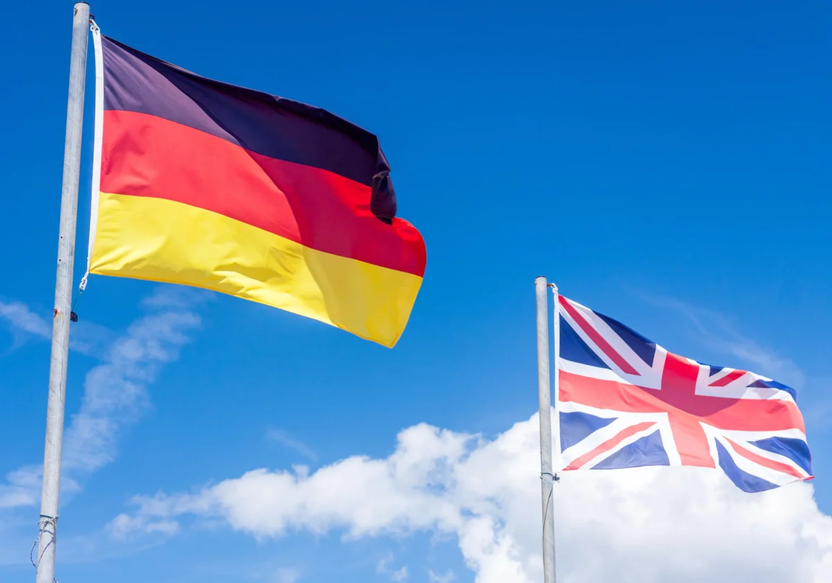 Regatul Unit şi Germania sunt gata să trimită unităţi de luptă mai mari în ţările baltice