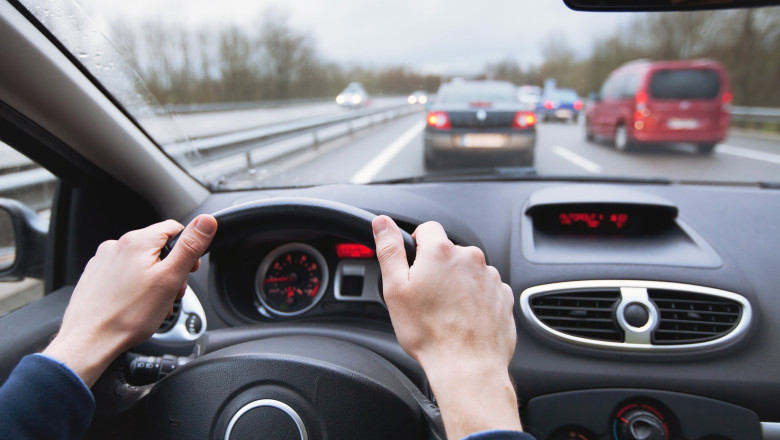 Poliţiştii au primit un apel la 112 prin care se anunţa că un sucevean s-a urcat beat la volan. Incredibil cine a fost apelantul