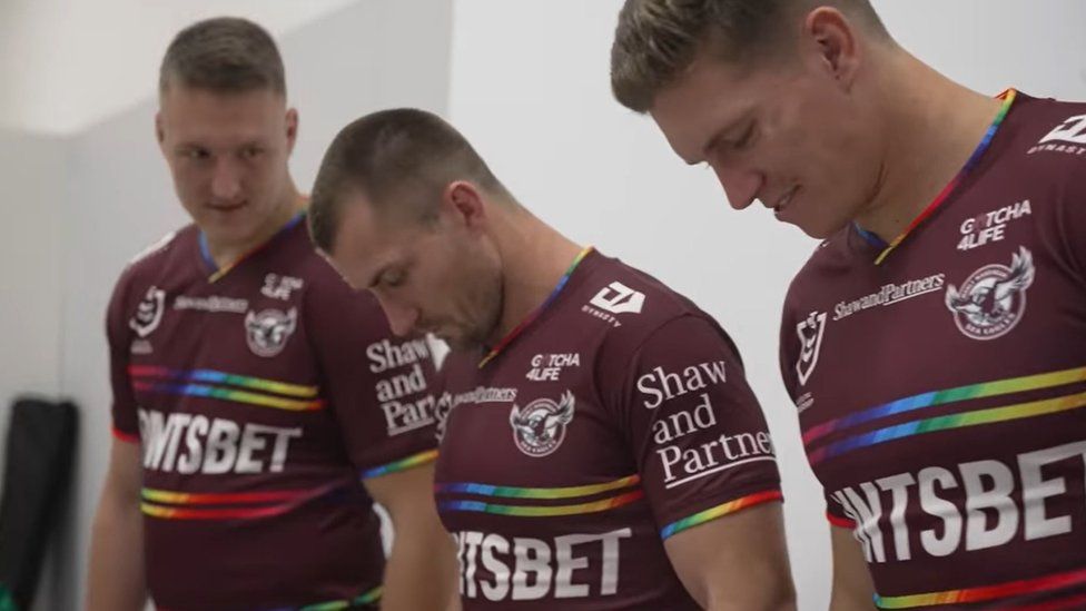 Revoltă în Australia după ce pe tricourile unei echipe de rugby sunt însemnele LGBT – FOTO