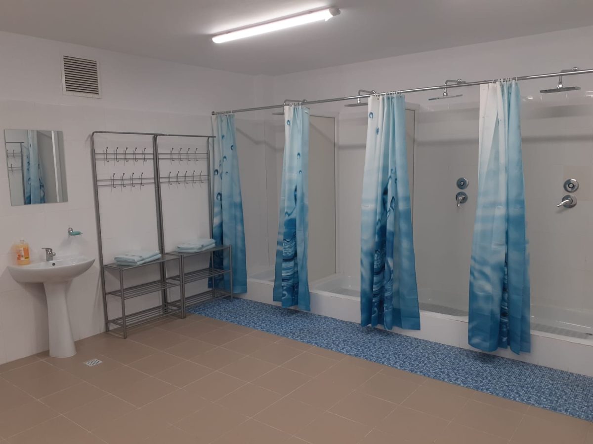 Se inaugurează Baia Publică Municipală din Iași. Persoanele vulnerabile au acces gratuit la dușuri și mașini de spălat