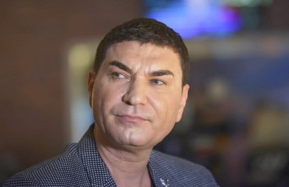 Cine este femeia care l-ar fi dat peste cap pe Cristi Borcea. Iubitul ei l-a făcut praf pe milionarul care are 9 copii cu 4 femei