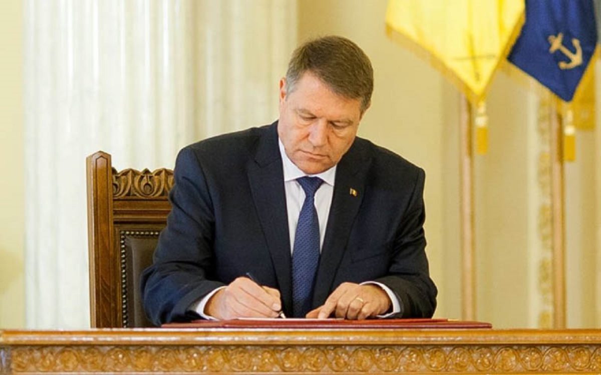Președintele Iohannis întoarce la Parlament legea avertizorului de integritate