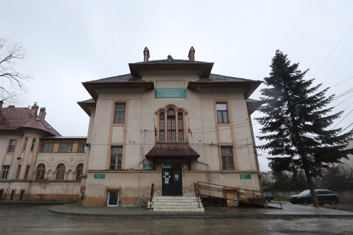 Având doar 16 pacienți internați, Spitalul Victor Babeș din Timișoara anunță că e plin și că valul 6 al pandemiei începe