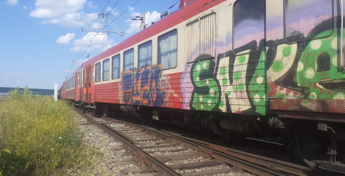 Un tren de călători Iași – Hârlău a sărit de pe șine în localitatea Podu Iloaiei