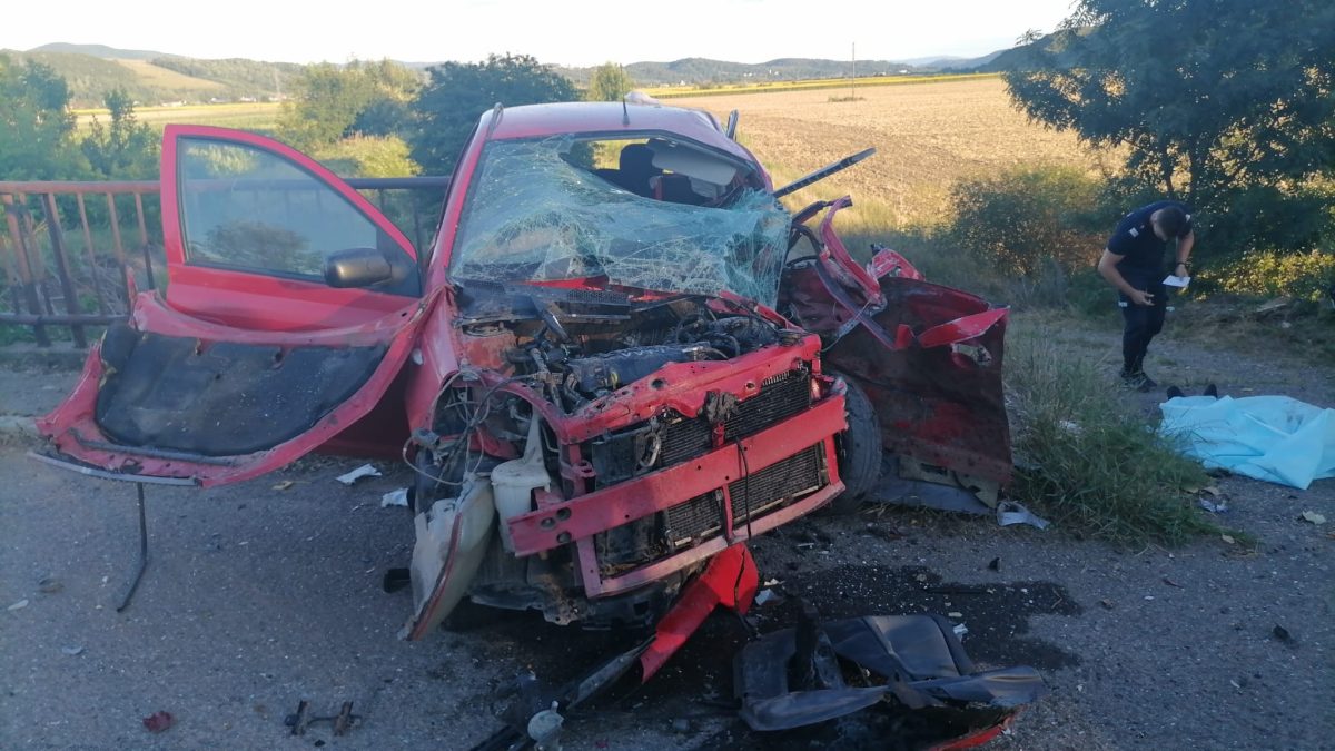 Accident rutier în comuna Sănduleni, județul Bacău. O persoană a murit și trei au fost rănite