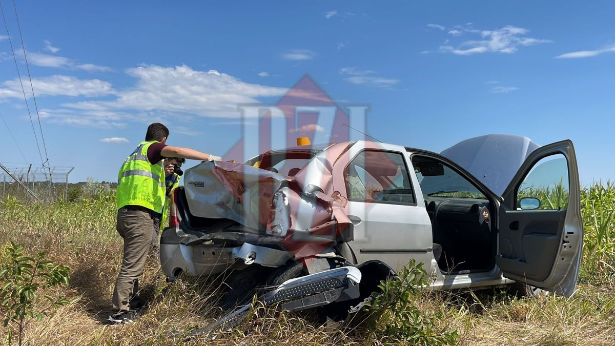 Accident rutier ce putea avea urmări  grave la Popricani! Un microbuz de transport persoane a intrat în coliziune cu un autoturism! Două persoane au fost rănite  -EXCLUSIV, FOTO, VIDEO