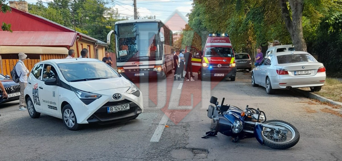 Accident rutier în Copou, municipiul Iași! Un autoturism a acroșat o motocicletă – EXCLUSIV