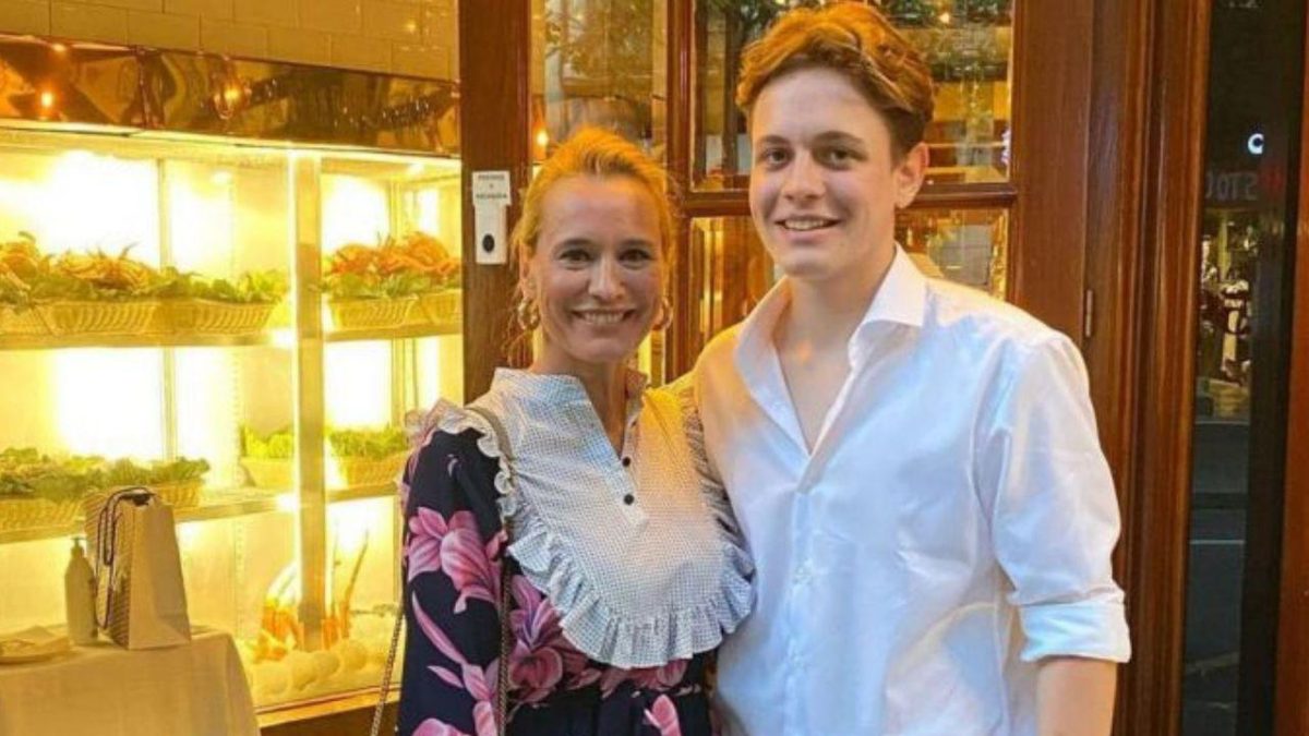 Andreea Esca și Aris Eram, în ipostaze inedite pe rețelele de socializare. Ce spune fiul prezentatoarei despre mama sa celebră