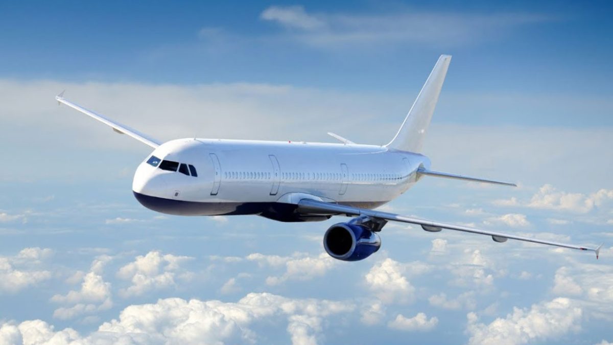 Tu știi ce trebuie să ai întotdeauna în bagajul de mână atunci când călătorești cu avionul?