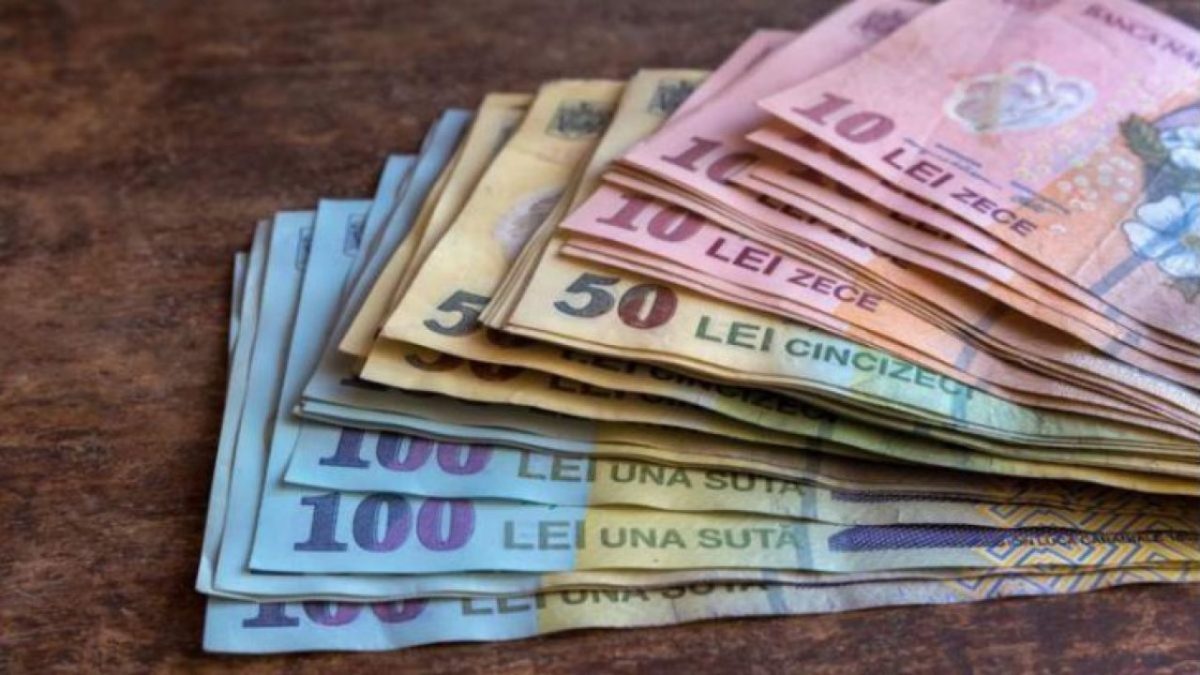 A devenit oficial! Acești români își pot recupera sumele de bani plătite pentru anumite servicii