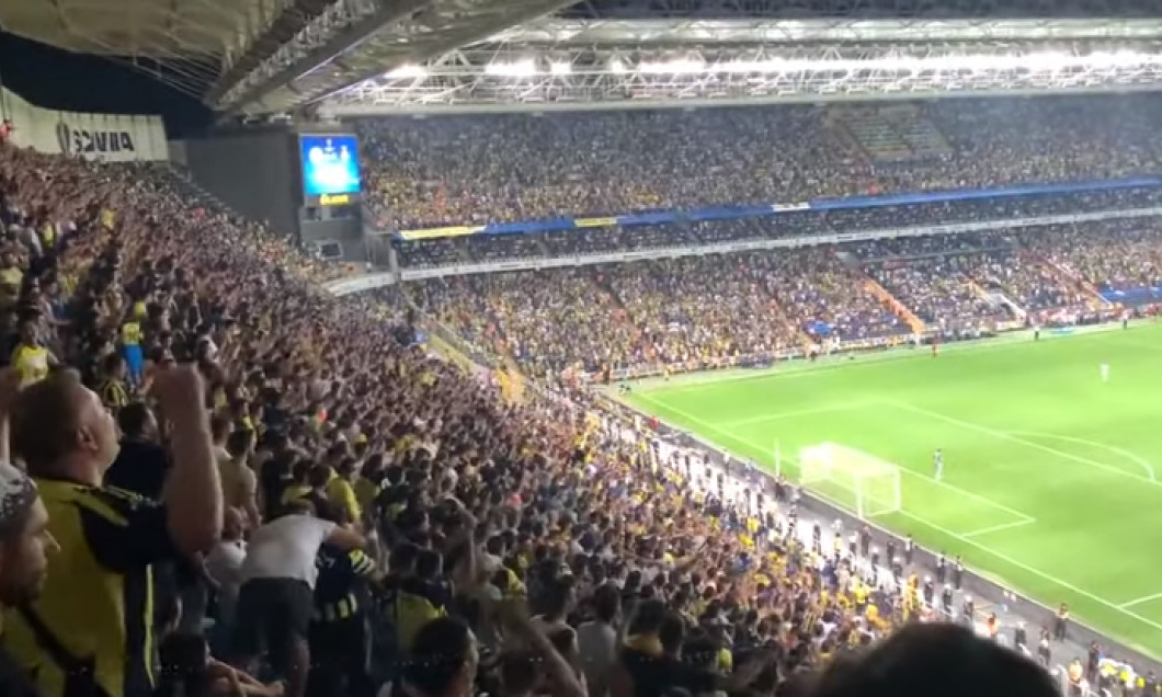 UEFA a deschis o anchetă după scandările pro-Putin ale fanilor echipei Fenerbahce, care a disputat un meci cu Dinamo Kiev