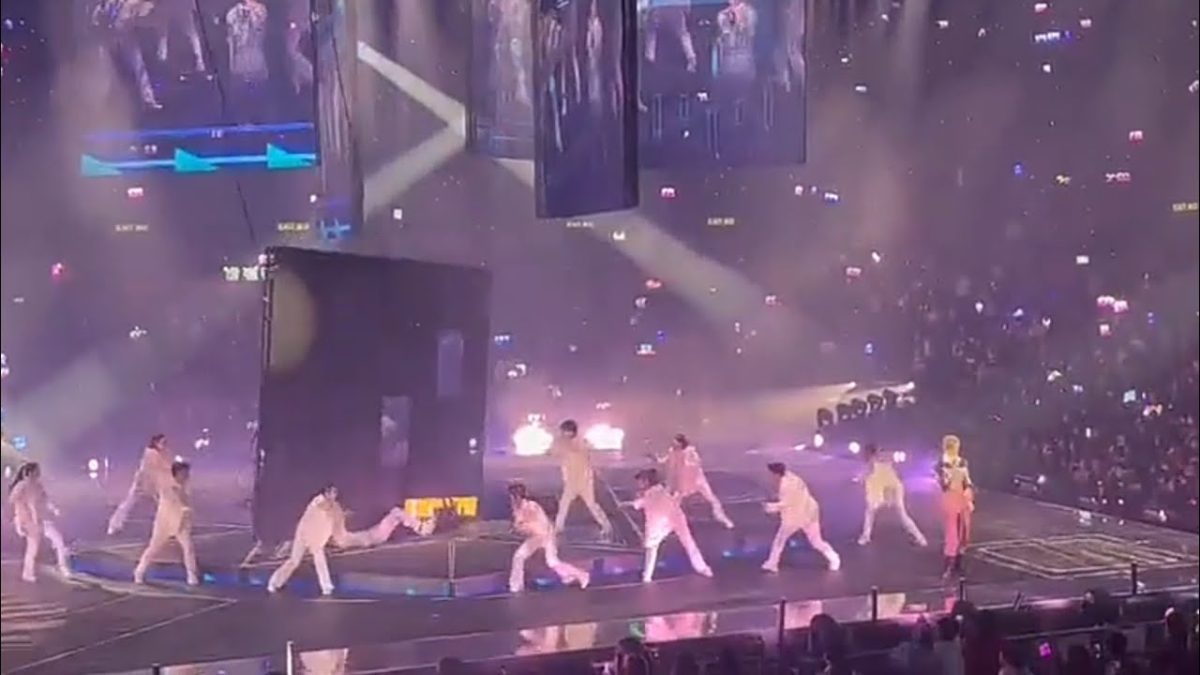 Tragedie în timpul unui concert k-pop în Hong Kong. Un ecran uriaş a căzut peste doi dansatori – VIDEO
