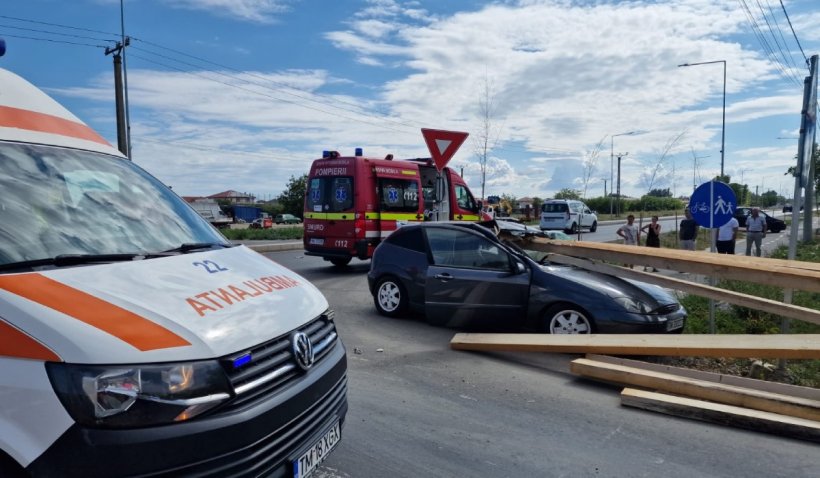 „Final Destination” pe șoselele din Timiș. Un copil de 3 ani a fost rănit într-un grav accident rutier