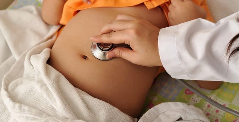 Care sunt simptomele apendicitei la copii și adulți? Află totul despre apendicita acută