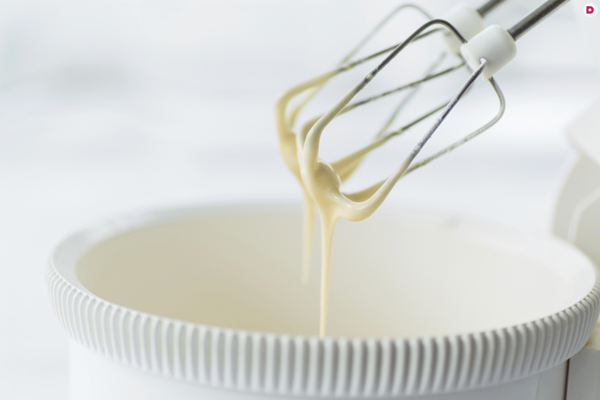 Crema cu lapte condensat. Un deliciu extraordinar din două ingrediente