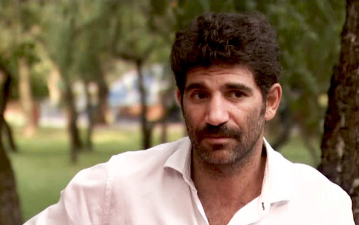 Cuzin Toma, surprins cu o brunetă la mare. Din peisaj a lipsit soția actorului
