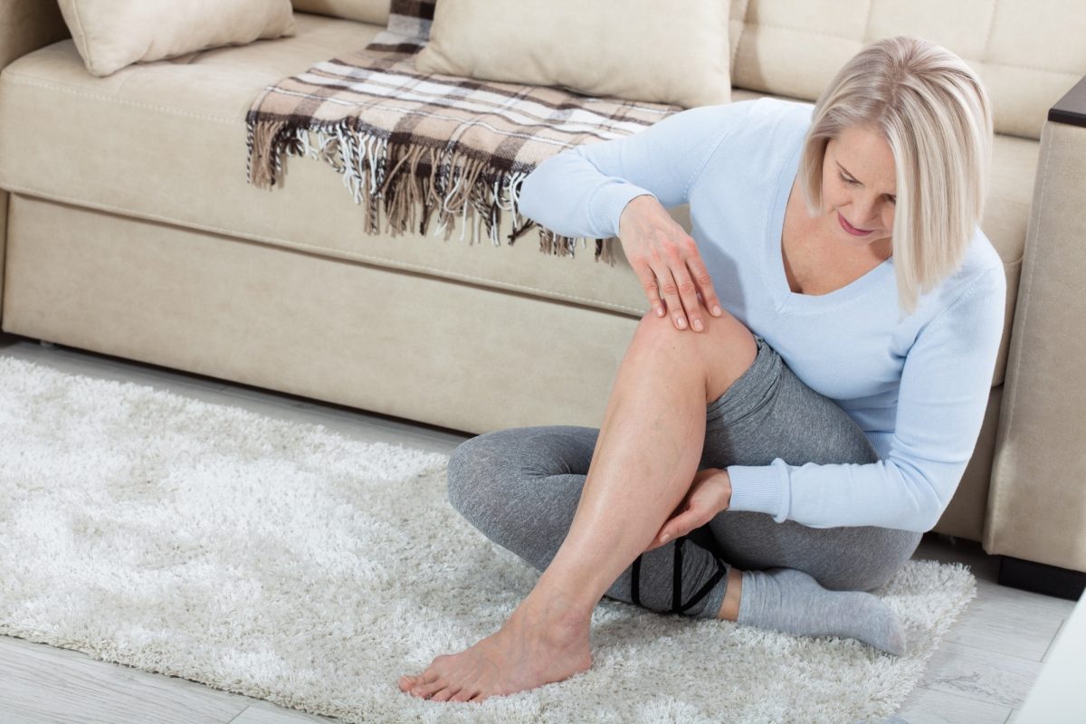 Din ce cauze apar durerile musculare la picioare? Afecțiuni care ar trebui să te trimită la medic