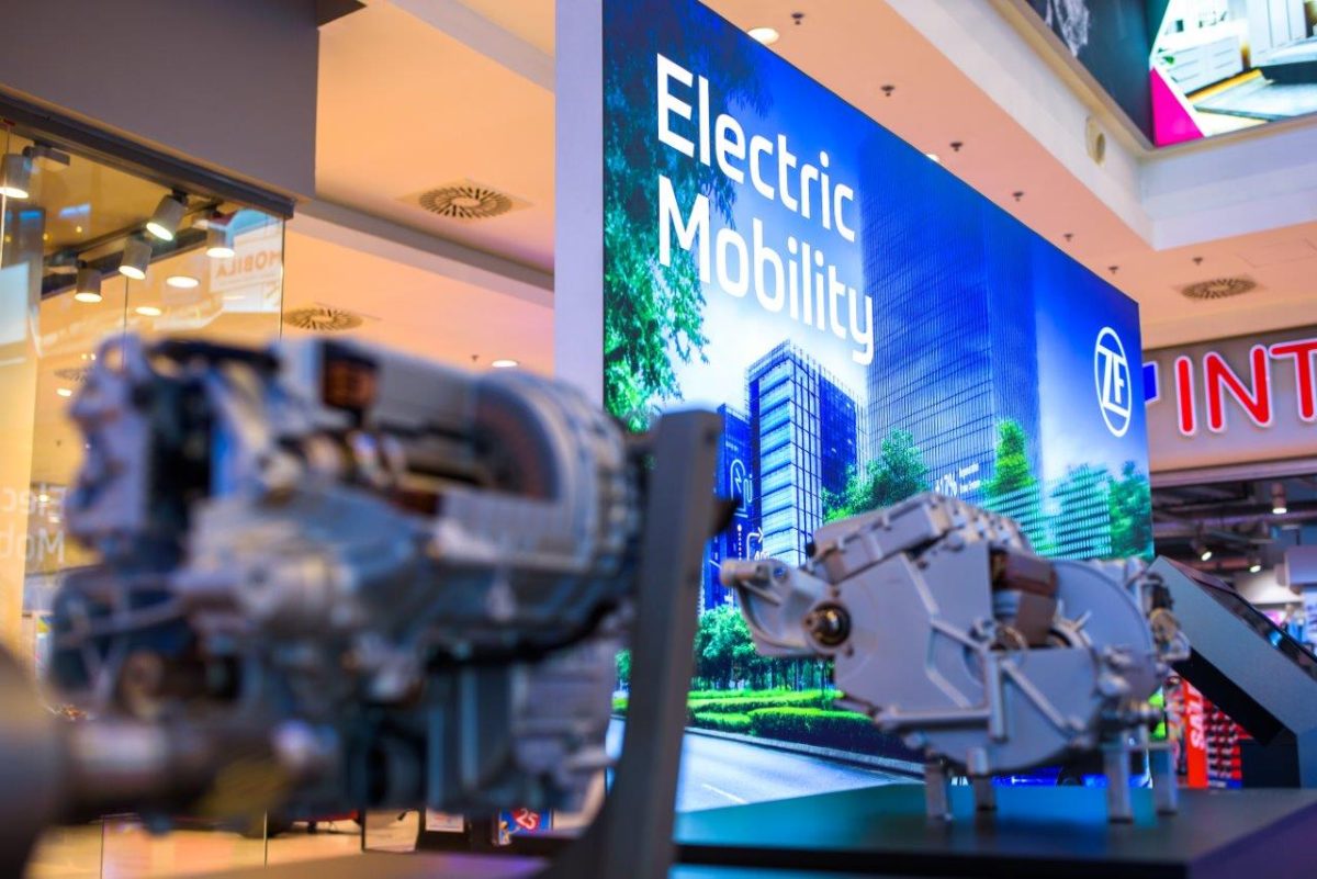 Vino să vezi cum funcționează motoarele electrice, la Iulius Town, în cadrul eXPO World Tour 2022!