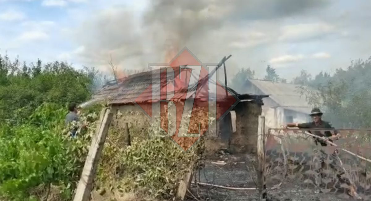 Incendiu în comuna Gorban. O familie a rămas pe drumuri, după ce casa le-a fost cuprinsă de flăcări – EXCLUSIV, FOTO, VIDEO