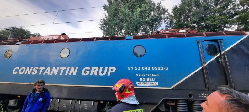 Peste 1.500 de tone de grâu în pericol, după ce un incendiu a izbucnit la locomotiva unui tren, în Hunedoara