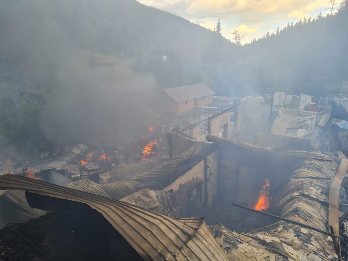 Incendiu puternic în județul Neamț! Mănăstirea Tărcuța a fost cuprinsă de flăcări – FOTO, VIDEO